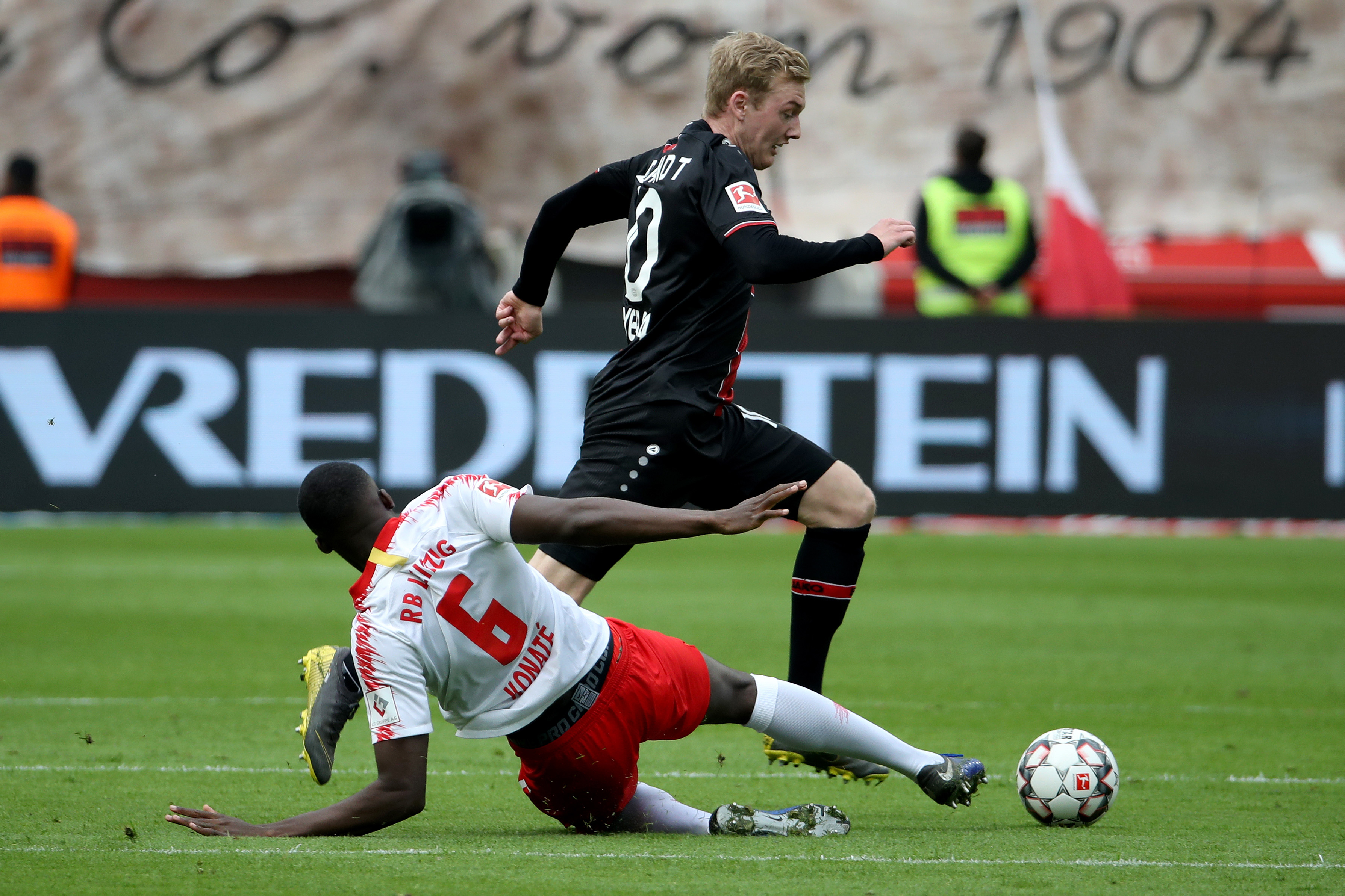 中欧体育入口-包含国际比赛日克里夫兰骑士备战德甲，战术微调细节曝光，更衣室稳定，训练强度明显提升的词条