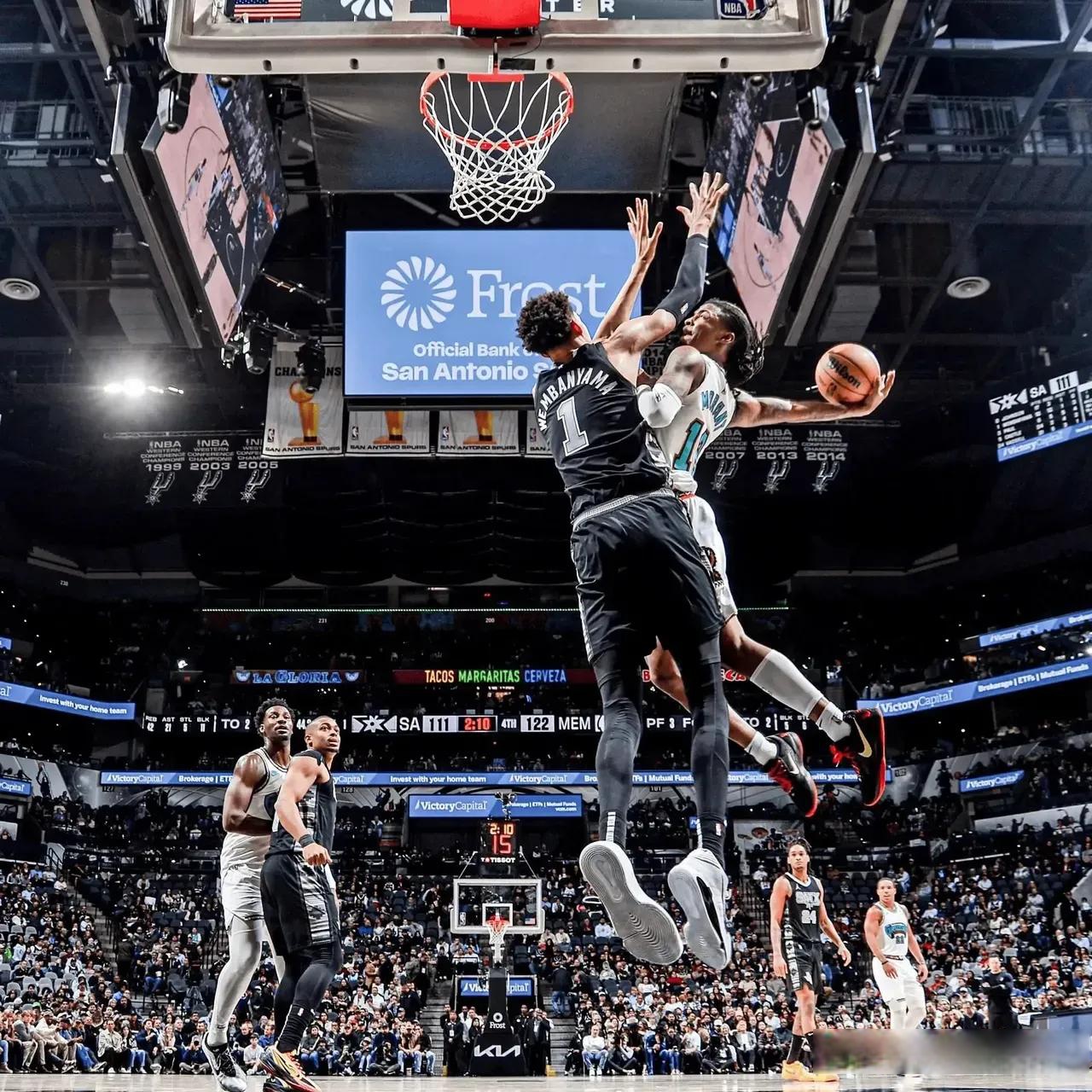 中欧体育官网-包含奥兰多魔术发布备战花絮，清晨刷新队史纪录，NBA季后赛任务艰巨，身体对抗强度拉满的词条